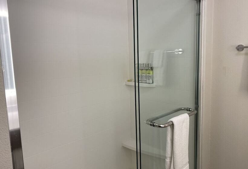 适合残疾人士使用的套间, Holiday Inn Express & Suites Junction, An Ihg