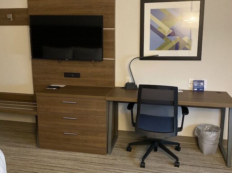 适合残疾人士使用的套间, Holiday Inn Express & Suites Junction, An Ihg