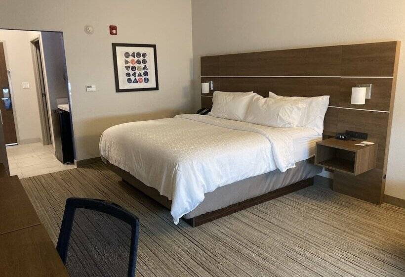 身障者適用スイートルーム, Holiday Inn Express & Suites Junction, An Ihg