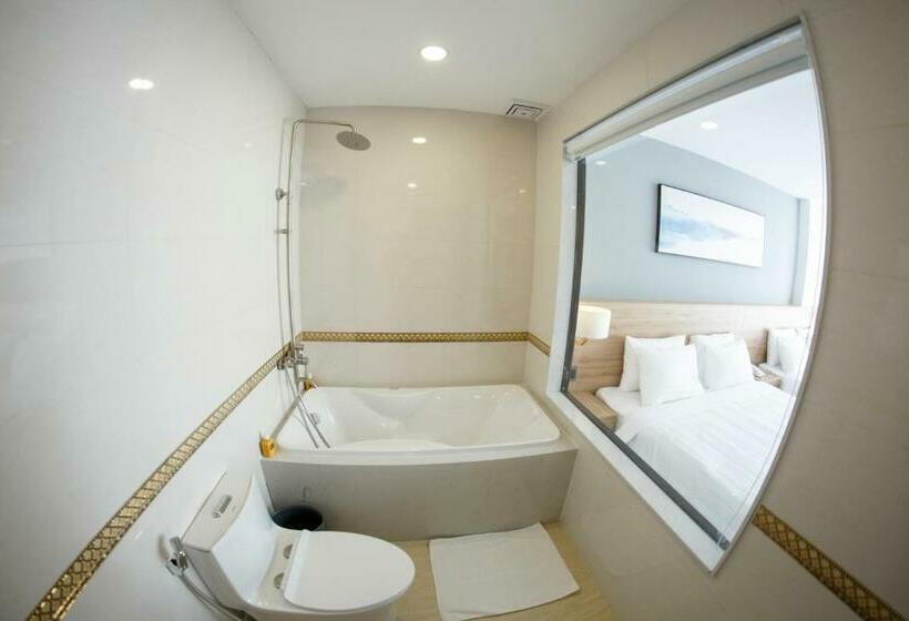 اتاق اجرایی, Lily Apartment