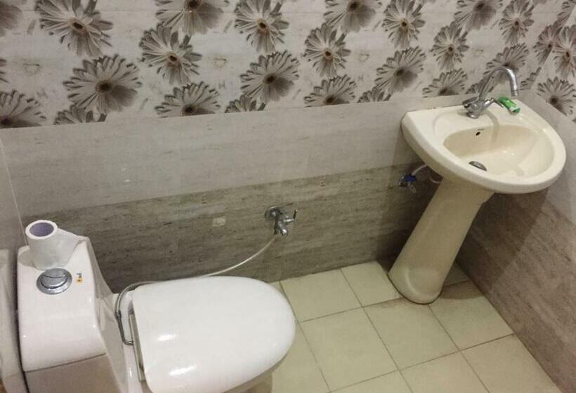 سرير فى غرفة مشتركه, Zoola Palace