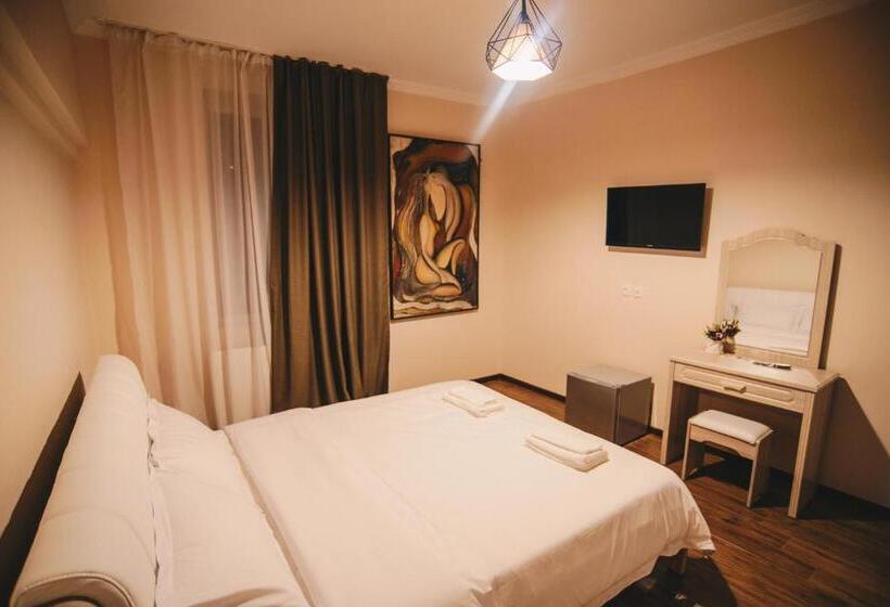 اتاق استاندارد, Sani Kutaisi