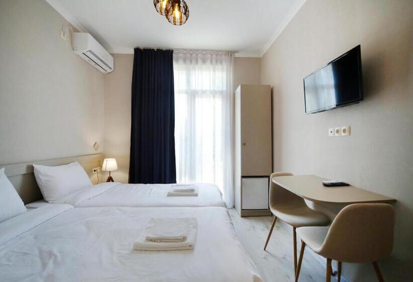 اتاق استاندارد با بالکن, Sani Kutaisi