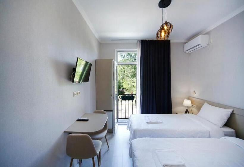 اتاق استاندارد با بالکن, Sani Kutaisi