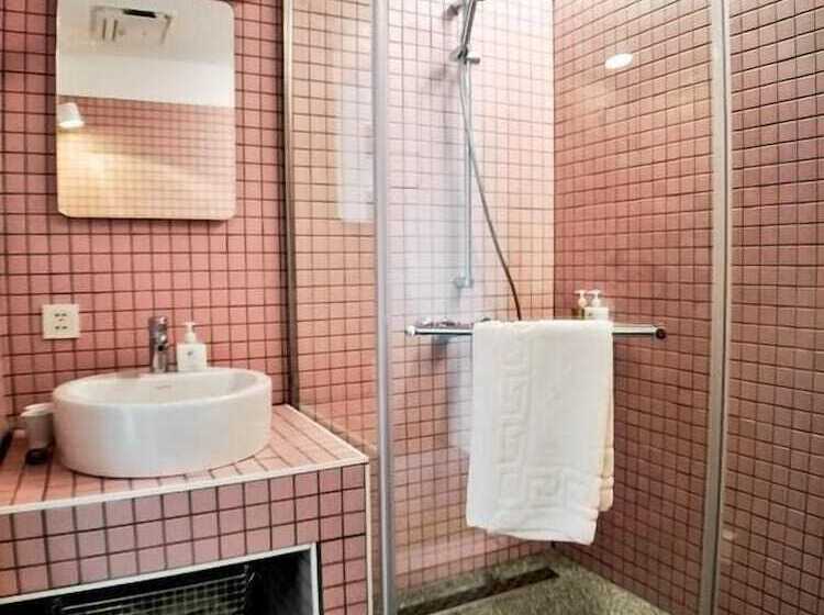 اتاق استاندارد, Dayspring Inn