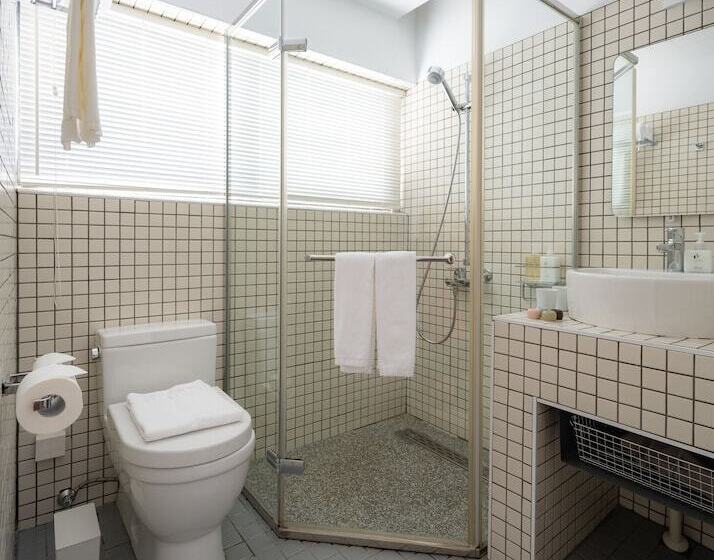 اتاق خانوادگی, Dayspring Inn