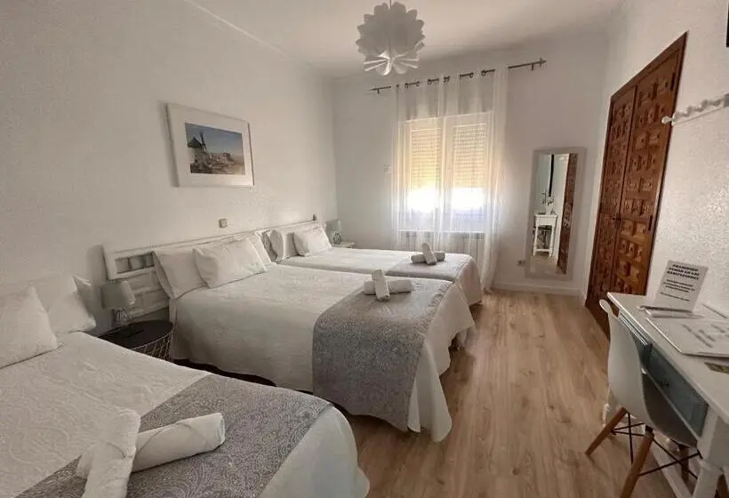Habitació Triple Estàndard, Consuegra