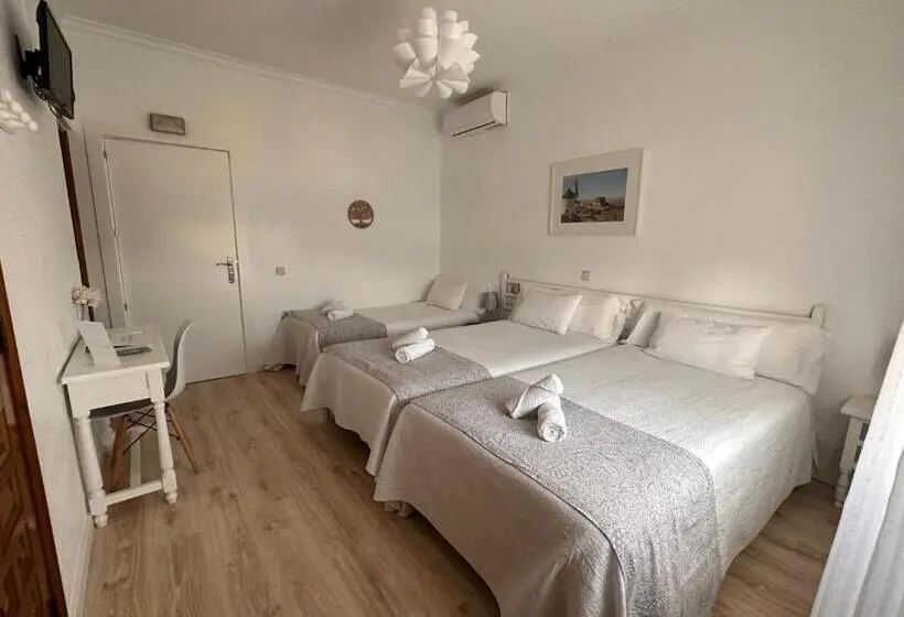 Habitació Triple Estàndard, Consuegra