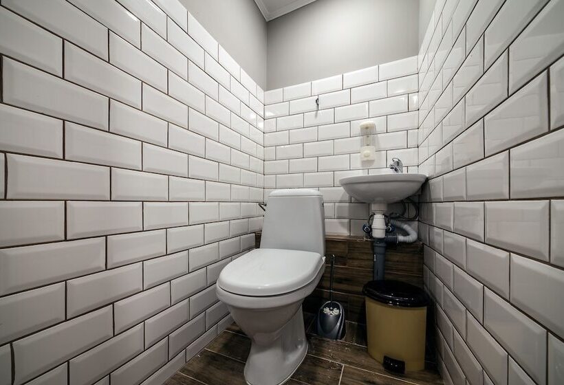 تختخواب در اتاق مشترک, Ostriv Hostel