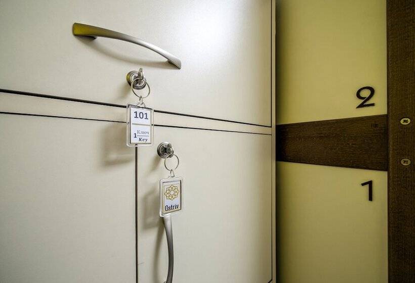 تختخواب در اتاق مشترک, Ostriv Hostel