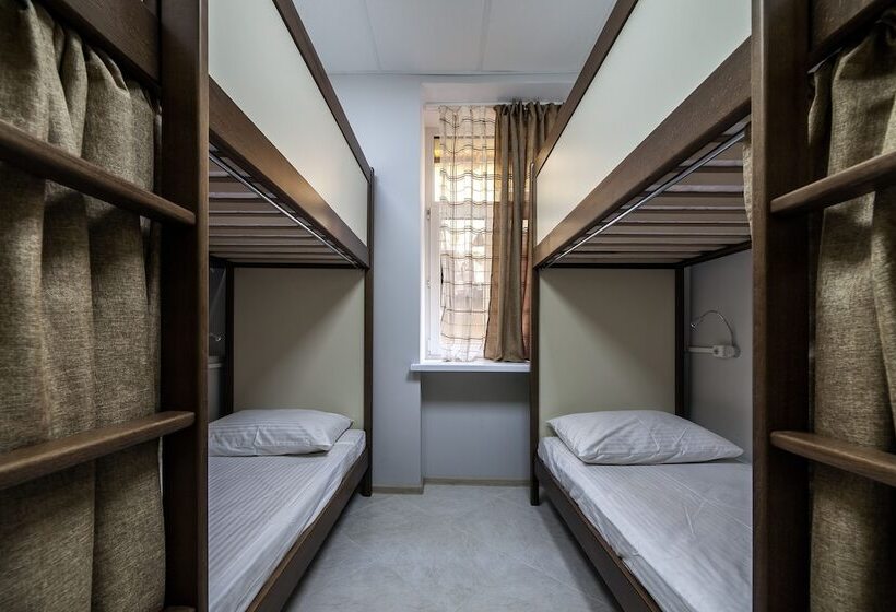 تختخواب در اتاق مشترک, Ostriv Hostel