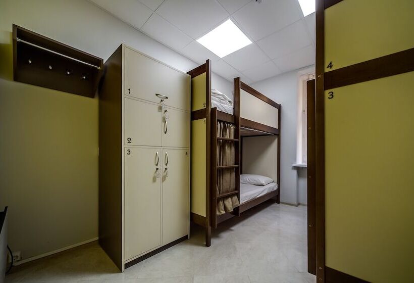 تختخواب در اتاق مشترک, Ostriv Hostel