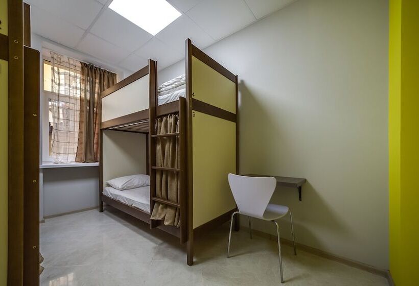 تختخواب در اتاق مشترک, Ostriv Hostel