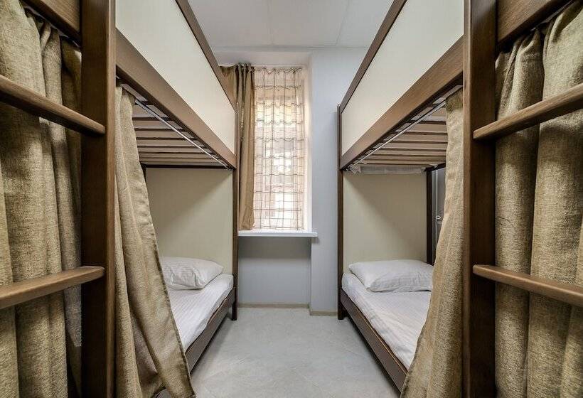 تختخواب در اتاق مشترک, Ostriv Hostel