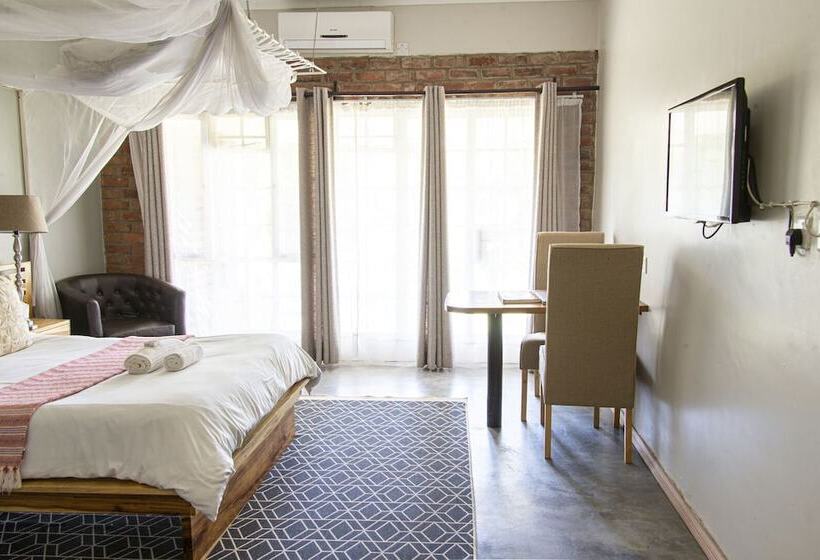 اتاق استاندارد, The Leslie Executive