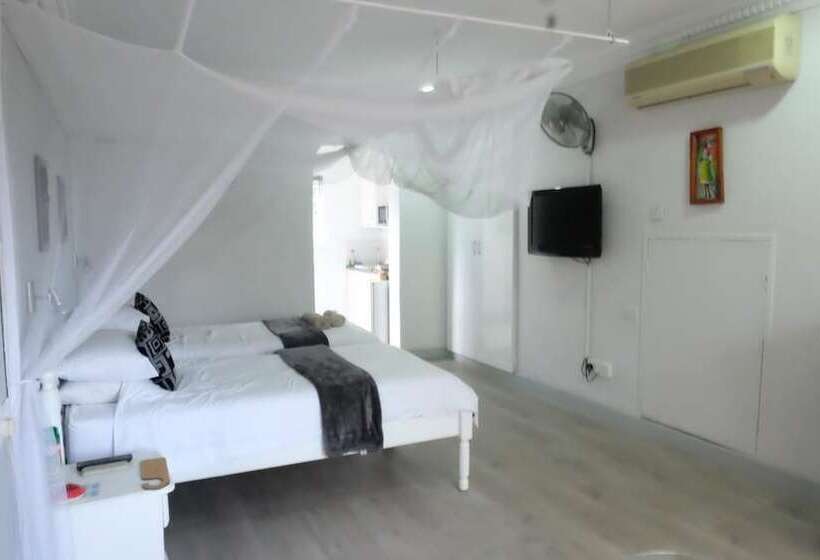 اتاق استاندارد, The Leslie Executive