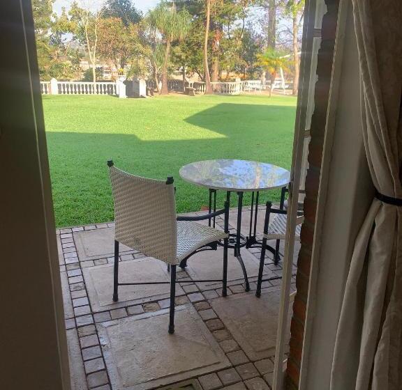 اتاق استاندارد با تخت بزرگ, The Leslie Executive