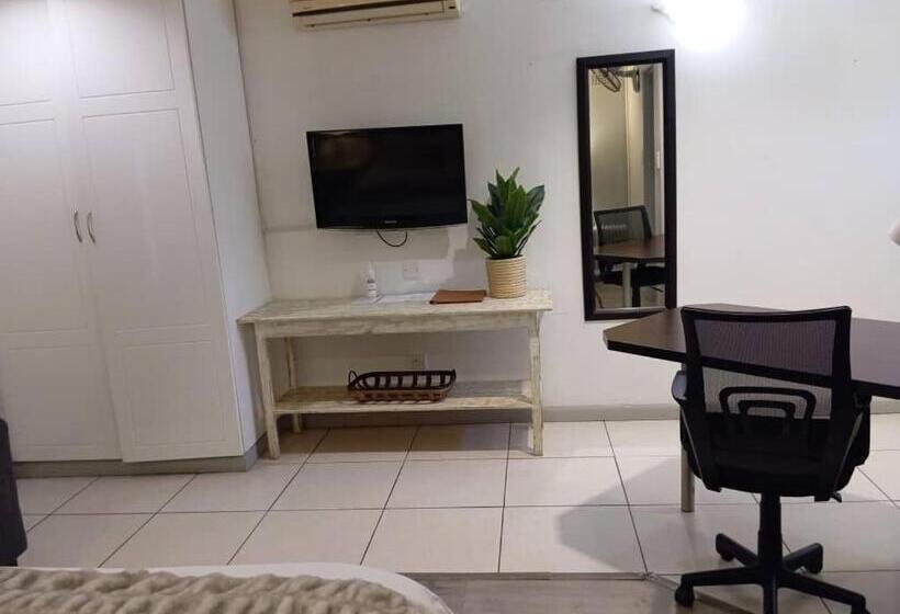 اتاق استاندارد, The Leslie Executive