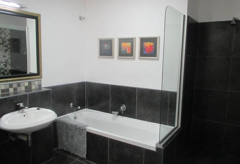 اتاق استاندارد, The Leslie Executive