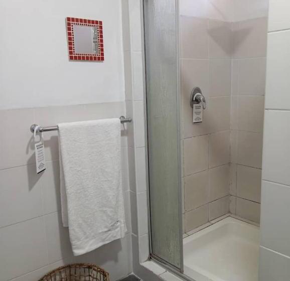 اتاق استاندارد, The Leslie Executive