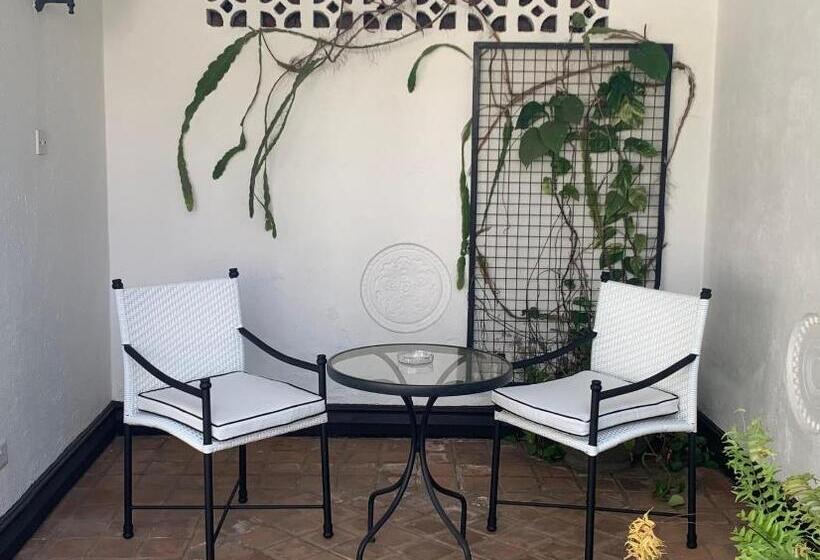 اتاق استاندارد, The Leslie Executive