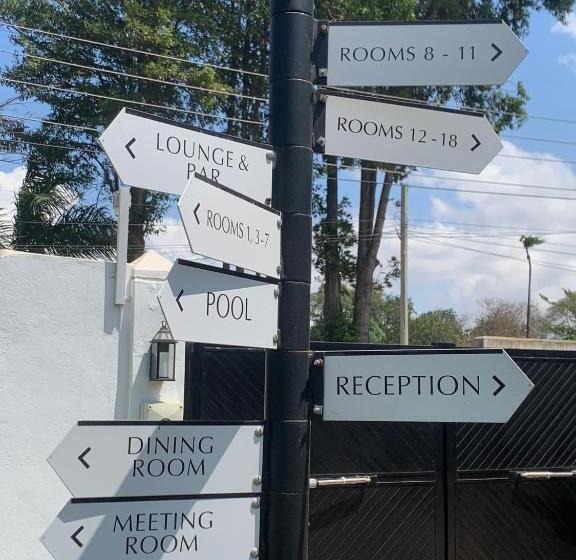 اتاق لوکس, The Leslie Executive