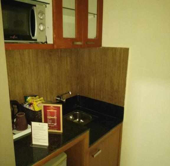 סוויטת ג'וניור עם מרפסת, Merlin International