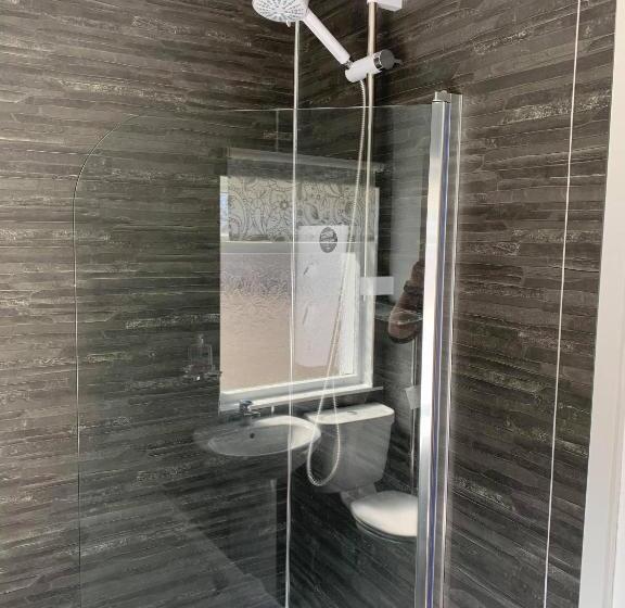 エコノミールーム, The Carisbrooke