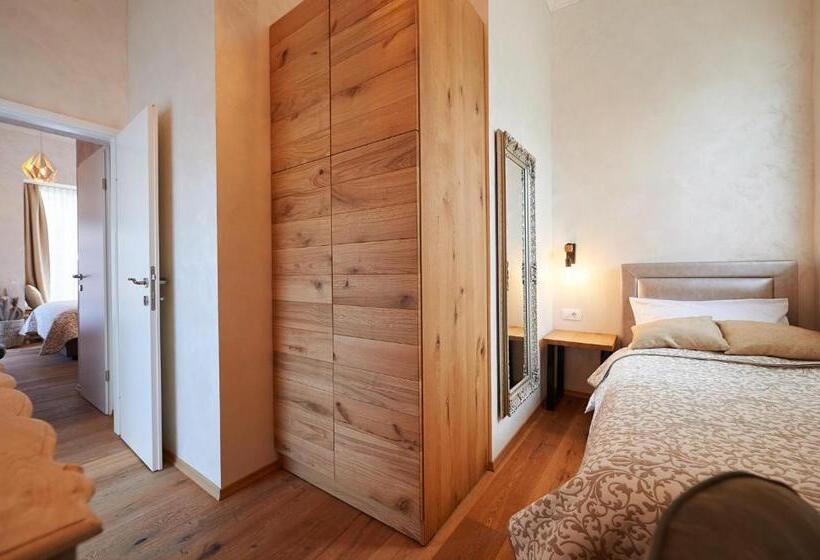 اتاق سوپریور سه تخته, Hiša Ančka, Boutique Hotel & Maja Rooms