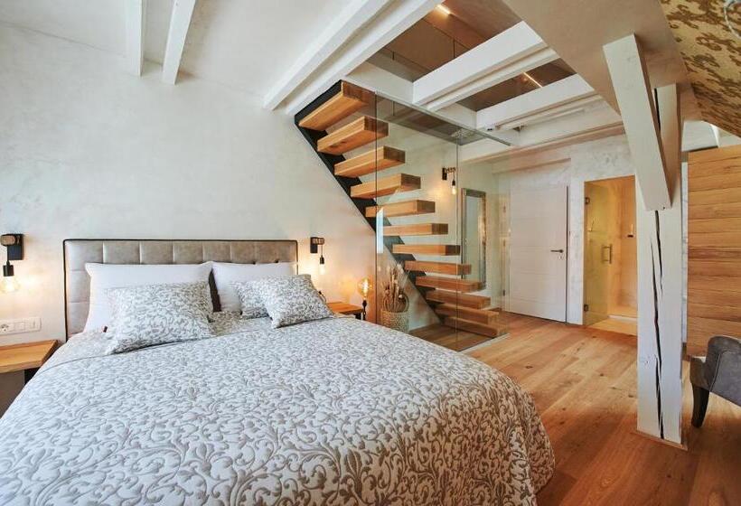 اتاق لوکس سه تخته, Hiša Ančka, Boutique Hotel & Maja Rooms