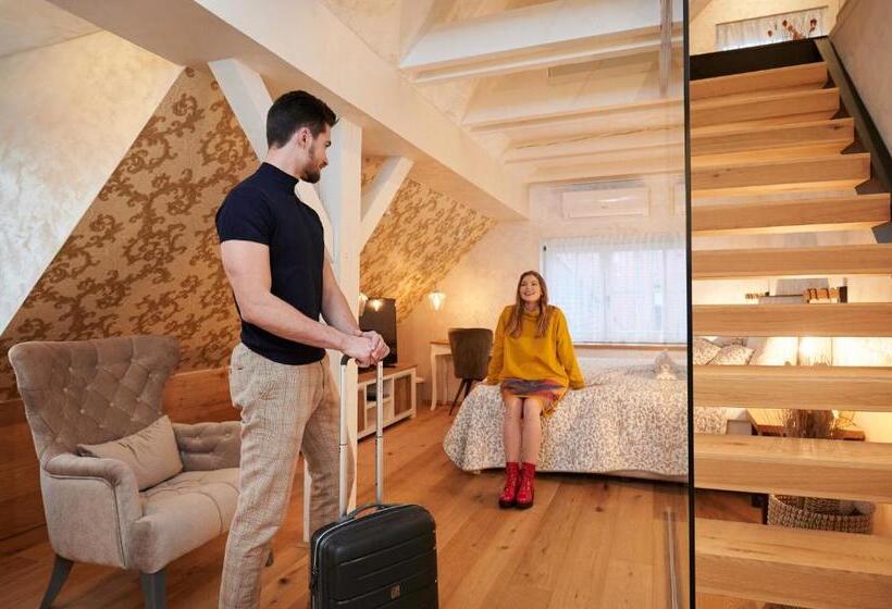 اتاق لوکس سه تخته, Hiša Ančka, Boutique Hotel & Maja Rooms