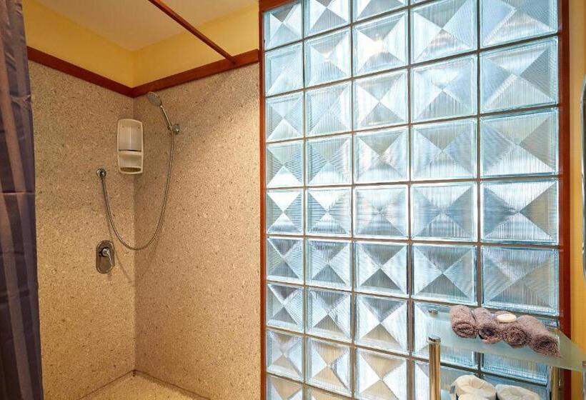 إستوديو قياسى, Sails Motel