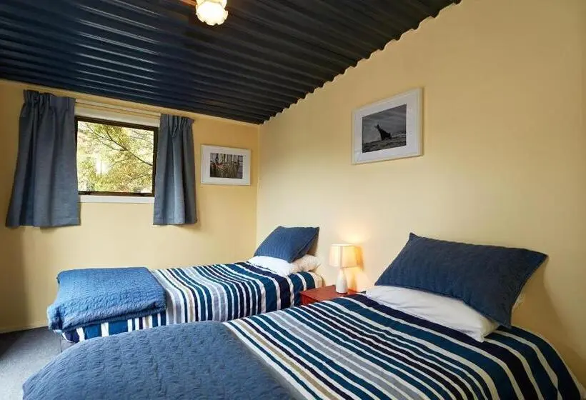 استودیوی استاندارد, Sails Motel