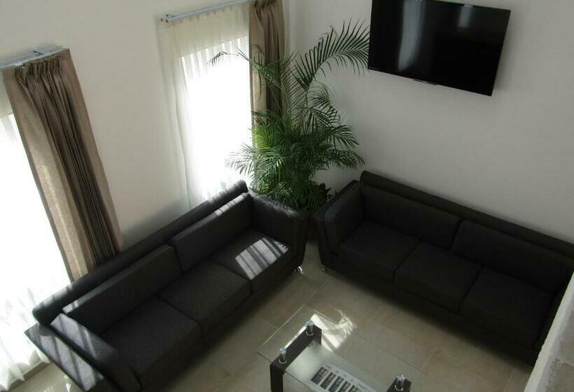 غرفة قياسية, Casa Blanca