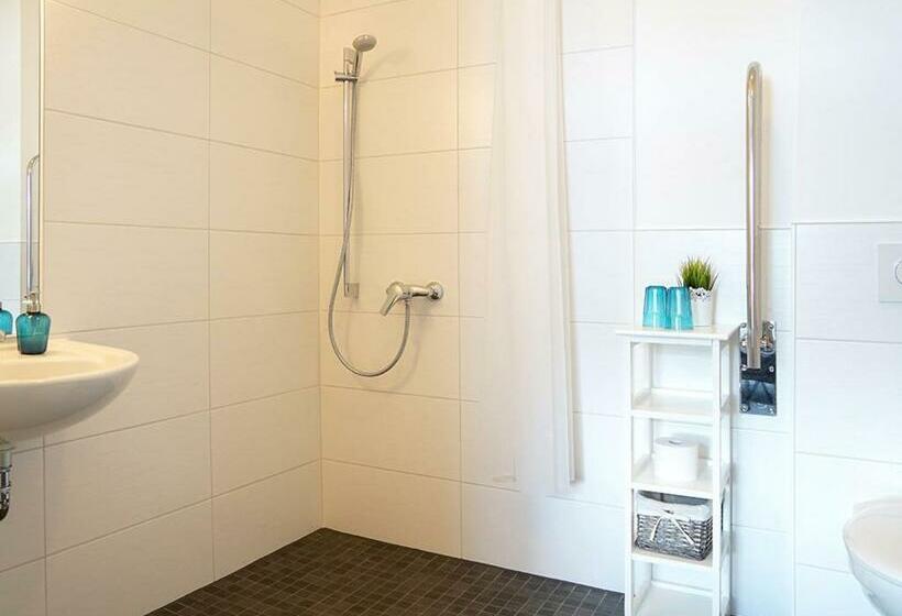 Номер Стандарт, Boootshaus Am Spreeufer