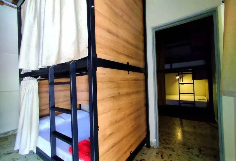 ルームシェアのワンベッド, Hostel Trip Monkey San Gil