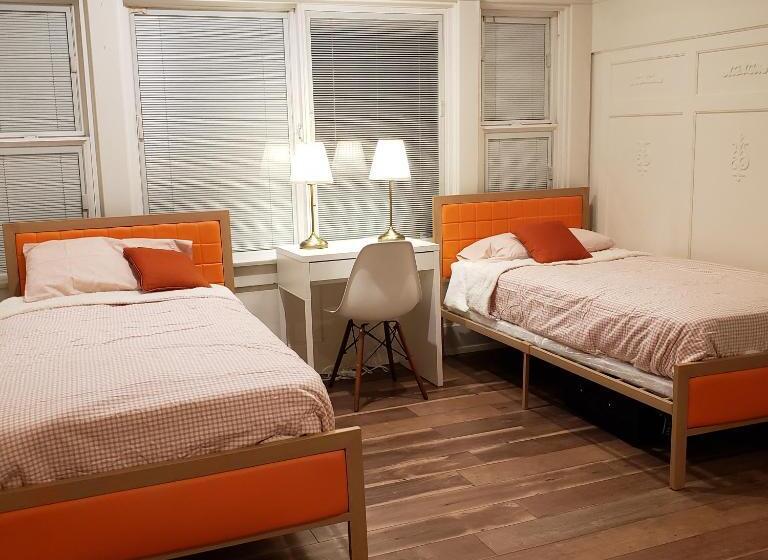 سرير فى غرفة مشتركه, Mystayla