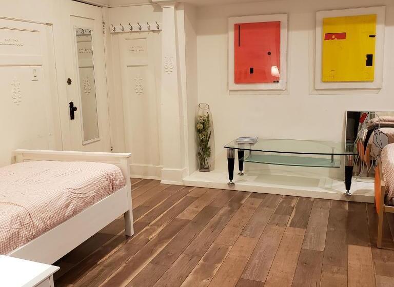 سرير فى غرفة مشتركه, Mystayla