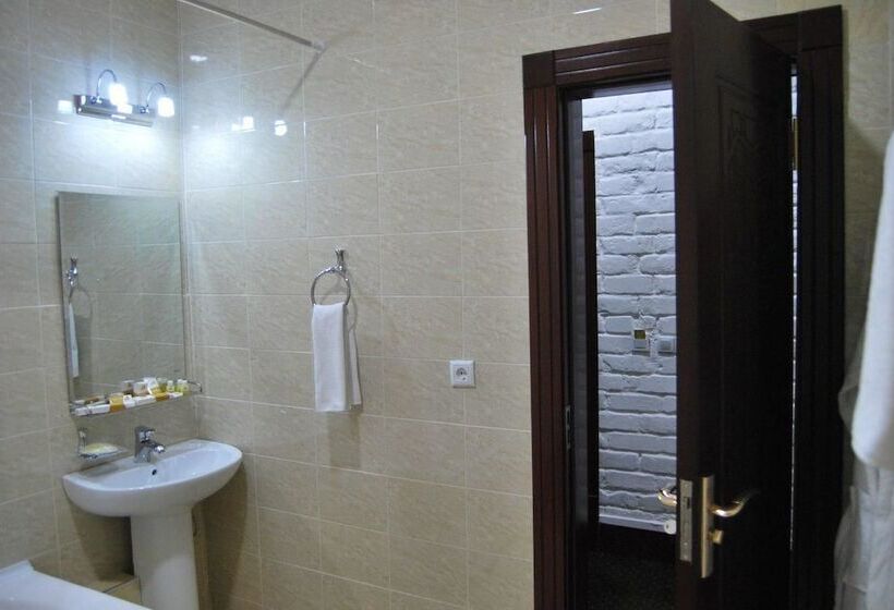 اتاق استاندارد, Kesh Palace