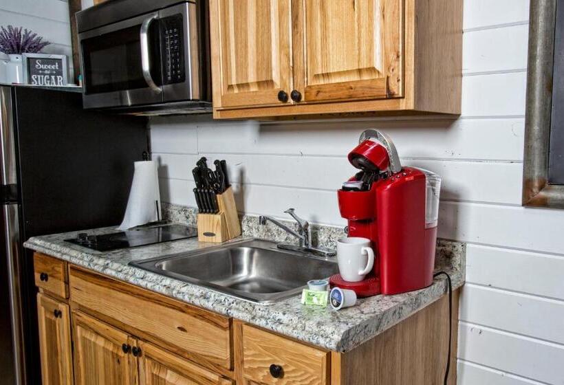 سوییت جونیور لوکس, Stateline Cabin