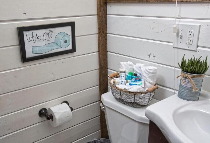 استودیوی لوکس, Stateline Cabin