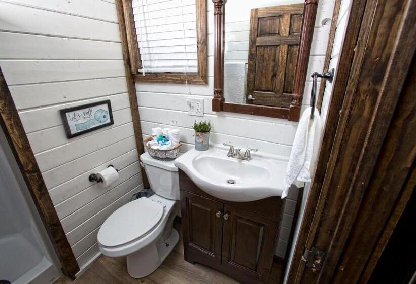 استودیوی لوکس, Stateline Cabin
