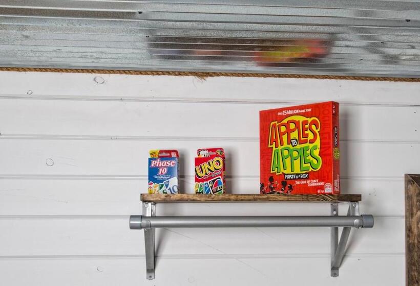 استودیوی لوکس, Stateline Cabin