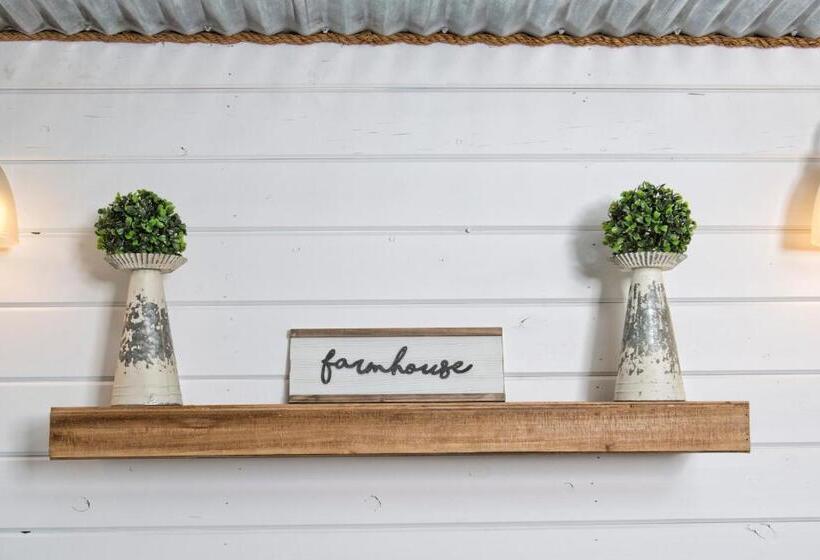 استودیوی لوکس, Stateline Cabin