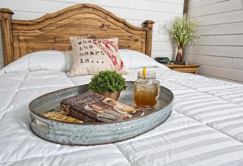 استودیوی لوکس, Stateline Cabin