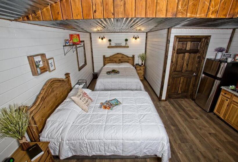 استودیوی لوکس, Stateline Cabin