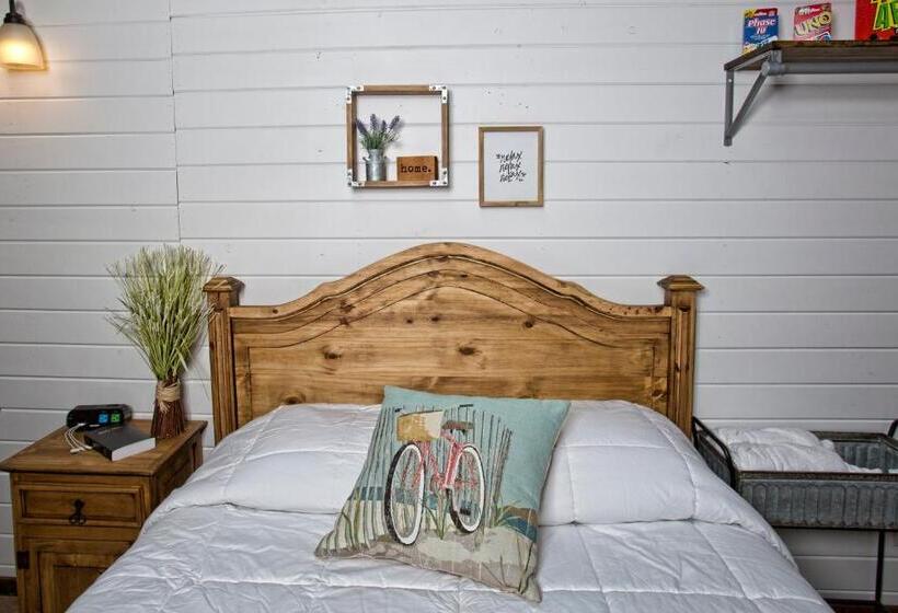 استودیوی لوکس, Stateline Cabin