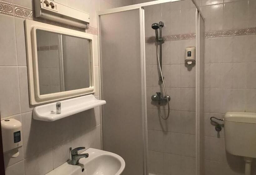 Номер Стандарт, Sempre étterem és Panzió