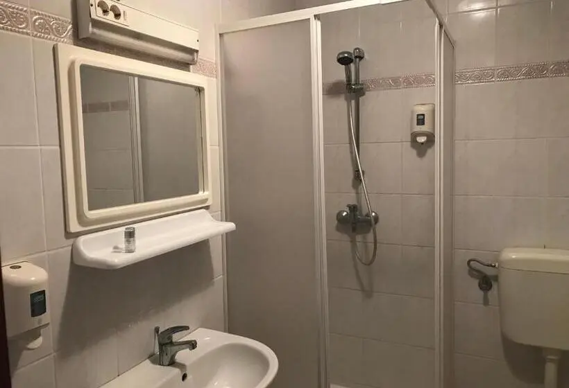 スタンダードルーム, Sempre étterem és Panzió