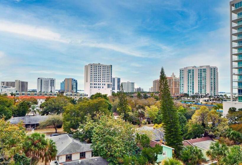 수피리어 룸, The Sarasota Modern, A Tribute Portfolio